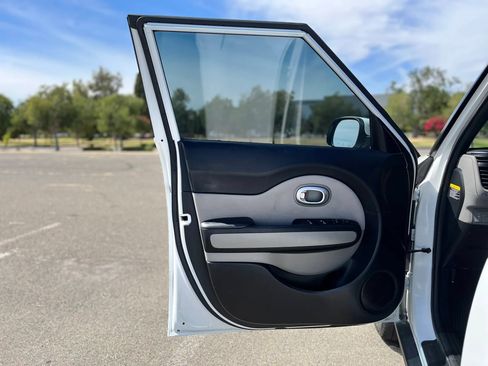Used 2017 Kia Soul FWD image 10