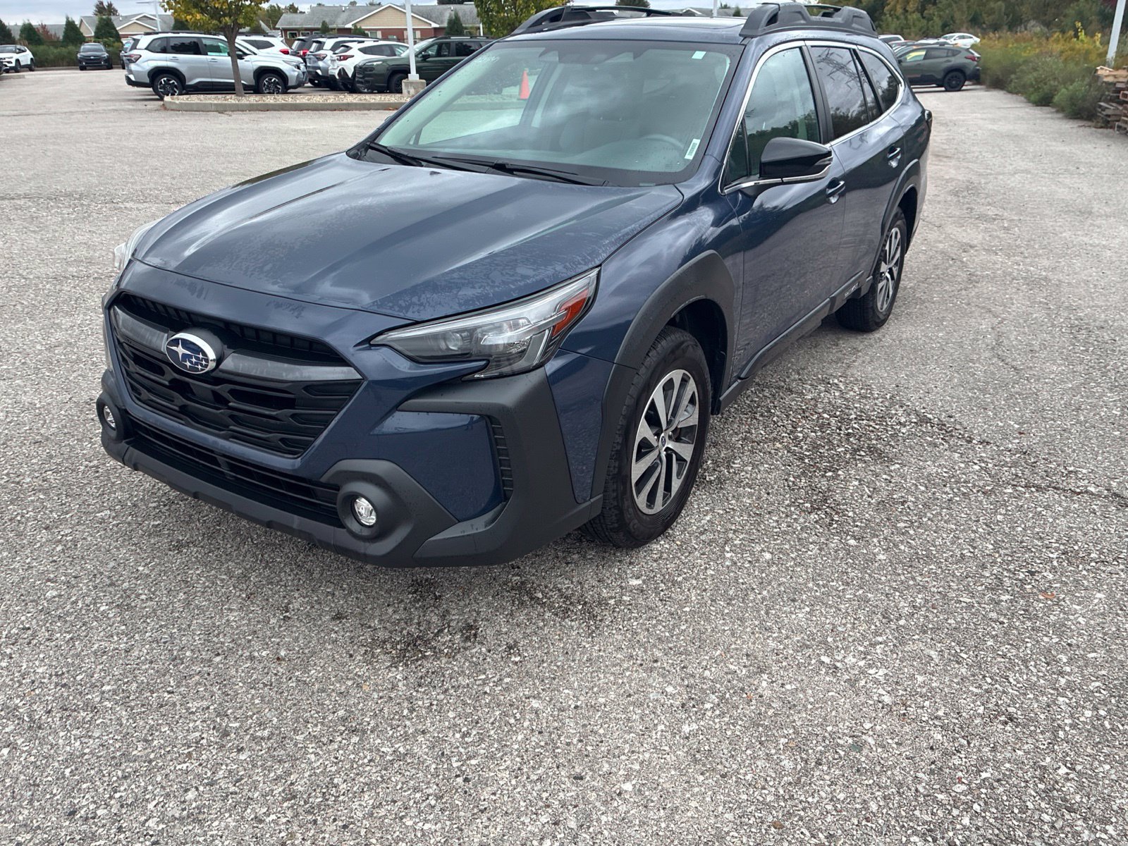Certified 2025 Subaru Outback Premium AWD/4WD image 2