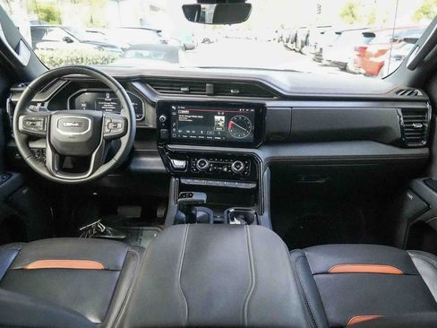 Used 2024 GMC Sierra 1500 AT4 w/ Technology Package AWD/4WD image 12