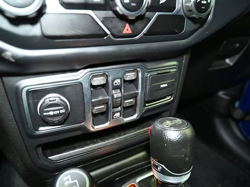 Used 2018 Jeep Wrangler Unlimited Sport S image 35