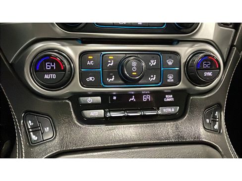 Used 2020 Chevrolet Suburban Premier AWD/4WD image 14