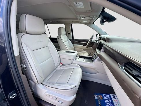 Used 2023 GMC Yukon XL Denali image 32