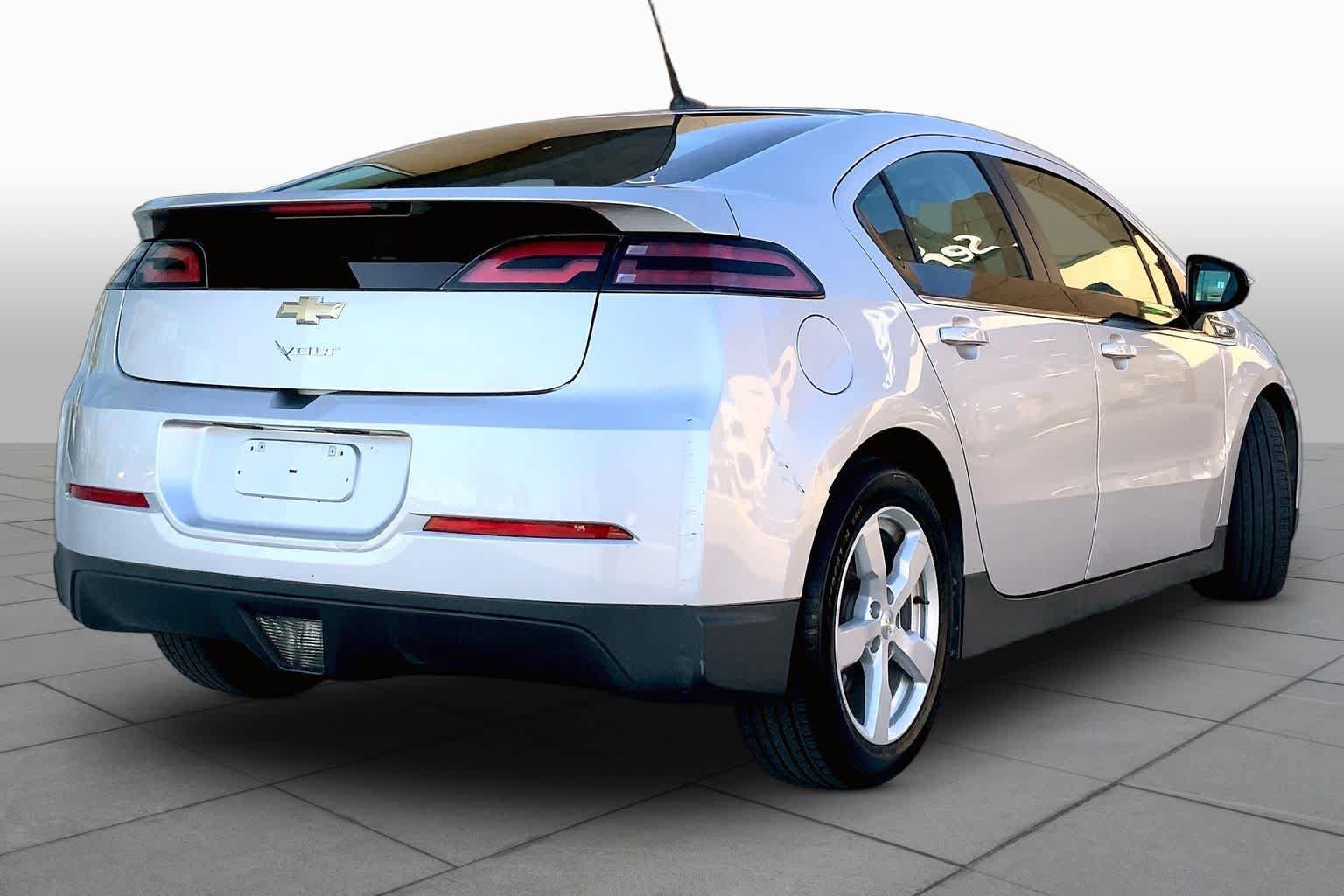 Used 2014 Chevrolet Volt FWD image 12