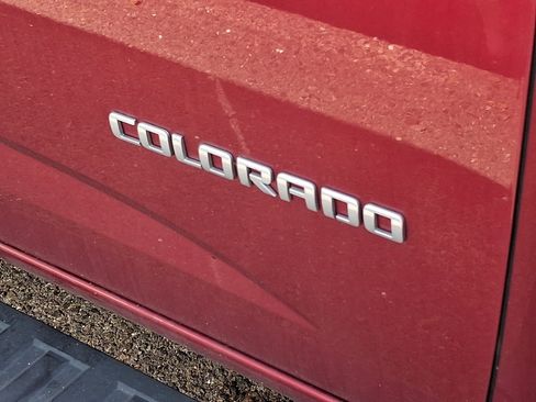 Used 2017 Chevrolet Colorado Z71 AWD/4WD image 4