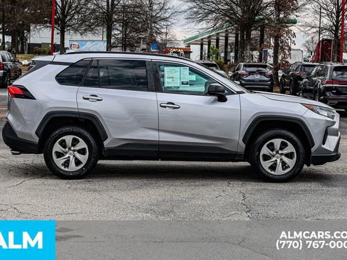 Used 2021 Toyota RAV4 LE image 9