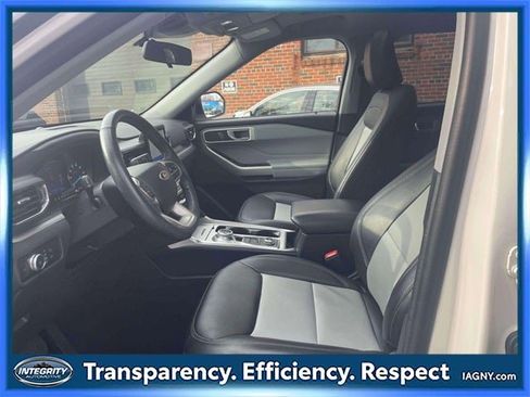 Used 2022 Ford Explorer XLT w/ Equipment Group 202A image 15