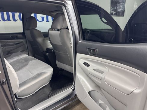 Used 2015 Toyota Tacoma 4x4 Double Cab w/ TRD Sport Package image 16