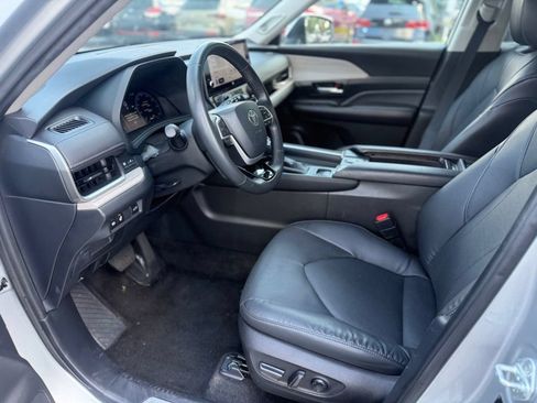 Used 2024 Toyota Grand Highlander AWD image 14