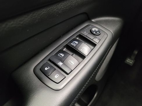 Used 2019 Jeep Grand Cherokee Altitude image 27