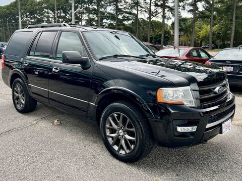 Used 2017 Ford Expedition Limited w/ Equipment Group 301A AWD/4WD image 2