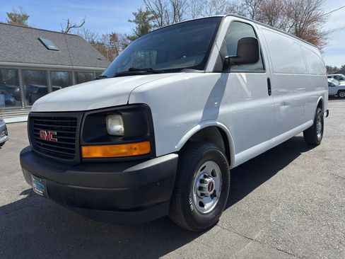 Used 2017 GMC Savana 3500 Extended RWD image 3