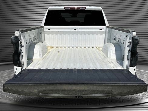 Used 2024 Chevrolet Silverado 1500 LT AWD/4WD image 7