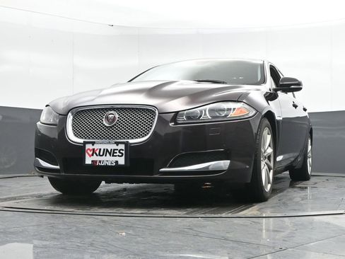 Used 2015 Jaguar XF Premium image 41
