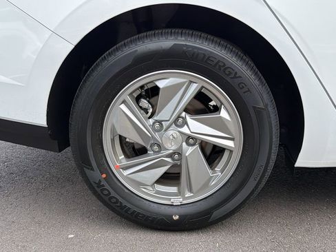 New 2026 Hyundai Elantra SE image 18