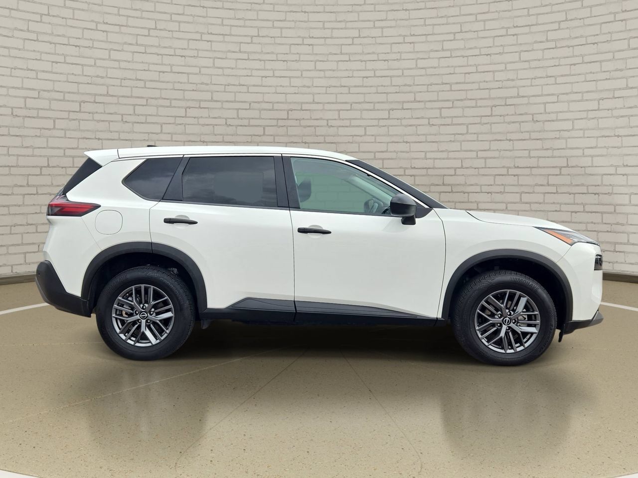 Used 2023 Nissan Rogue S FWD image 4