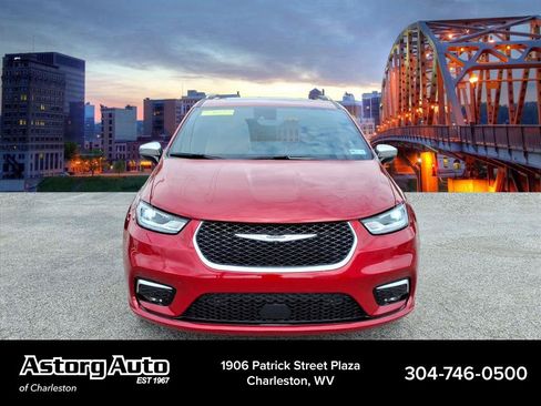 Used 2026 Chrysler Pacifica Pinnacle w/ Trailer Tow Group AWD/4WD image 8