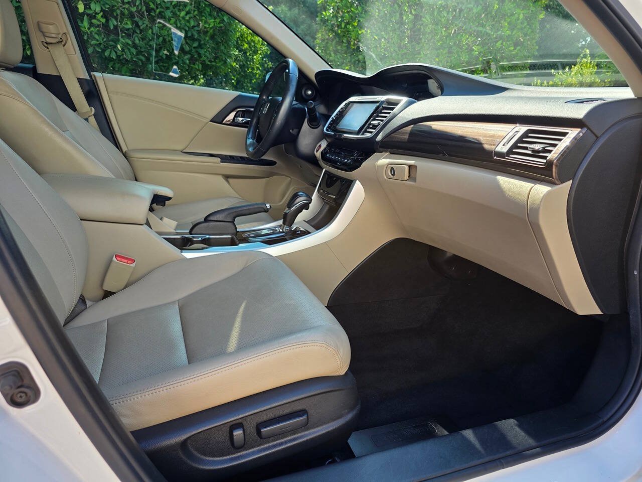 Used 2016 Honda Accord Touring image 41