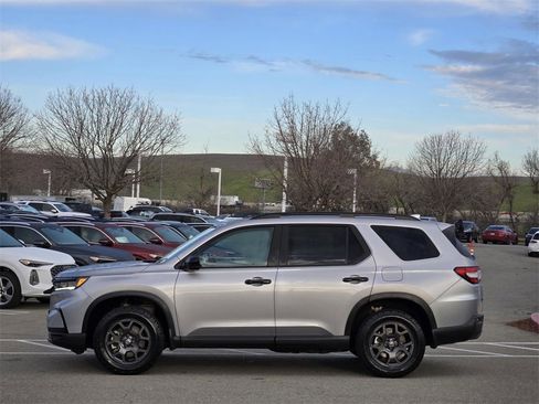 Used 2025 Honda Pilot TrailSport image 7
