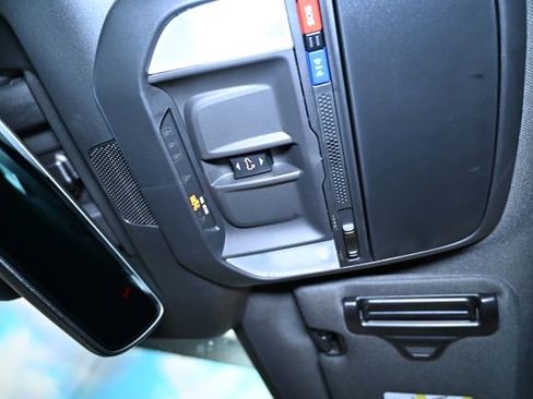 Used 2025 Subaru Forester Limited w/ Popular Package image 37