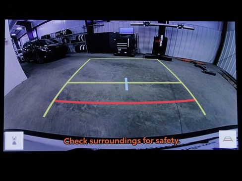 Used 2023 Toyota Corolla Cross XLE image 31