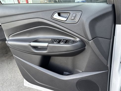 Used 2019 Ford Escape SEL image 24