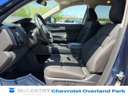 Used 2025 Nissan Pathfinder SV FWD image 53
