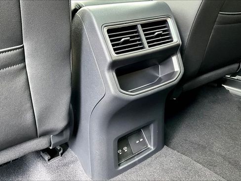 New 2026 Volkswagen Atlas Cross Sport SE image 9