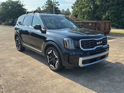 Used 2024 Kia Telluride S w/ S Sunroof Package