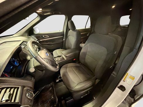 Used 2019 Ford Explorer XLT image 13
