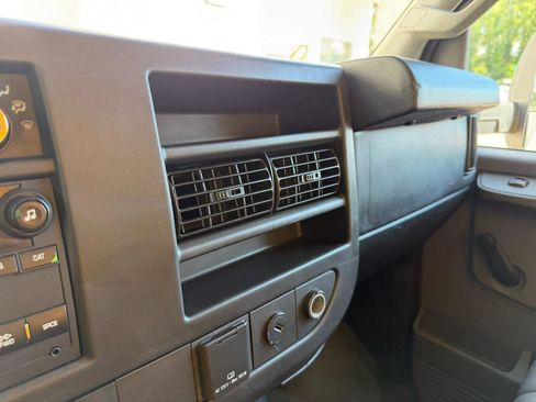 Used 2016 GMC Savana 3500 Extended RWD image 31