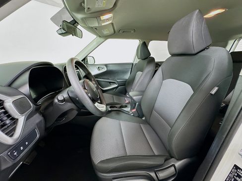 Used 2024 Kia Soul LX w/ Option Group 015 image 13