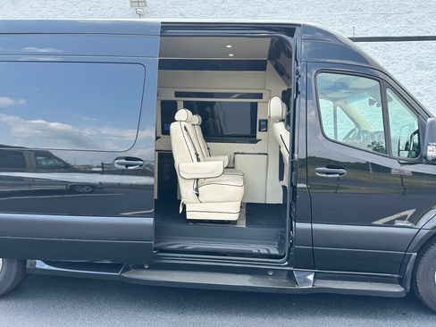 Used 2024 Mercedes-Benz Sprinter 3500 image 9