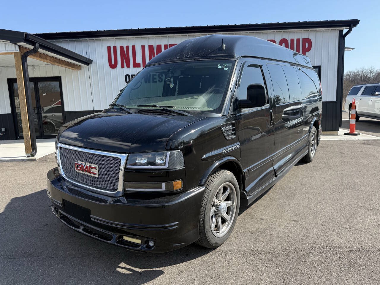 Used 2014 GMC Savana 2500 Extended RWD image 1
