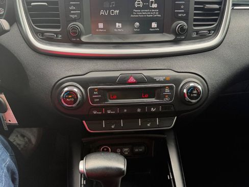 Used 2019 Kia Sorento S FWD image 12