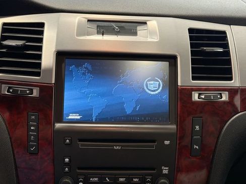 Used 2010 Cadillac Escalade Premium AWD/4WD image 15