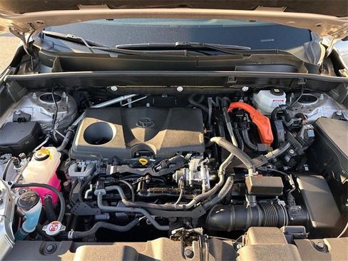 Certified 2022 Toyota Venza LE image 25