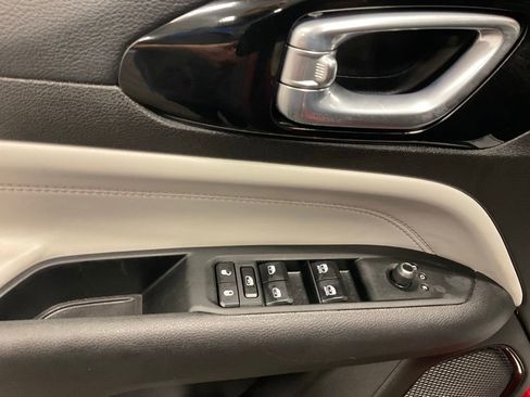 Used 2025 Jeep Compass Limited image 21