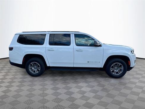 Used 2023 Jeep Wagoneer L 4WD image 5