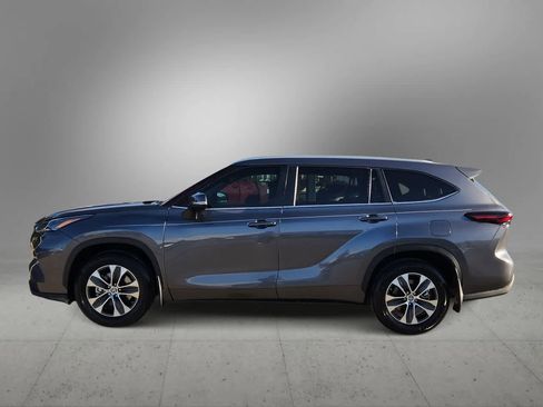 Used 2024 Toyota Highlander XLE image 5