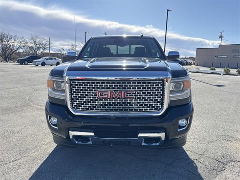 Used 2015 GMC Sierra 2500 Denali w/ Duramax Plus Package image 9