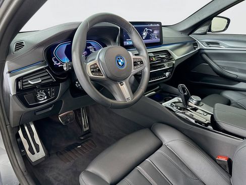 Certified 2023 BMW 530e w/ M Sport Package image 9