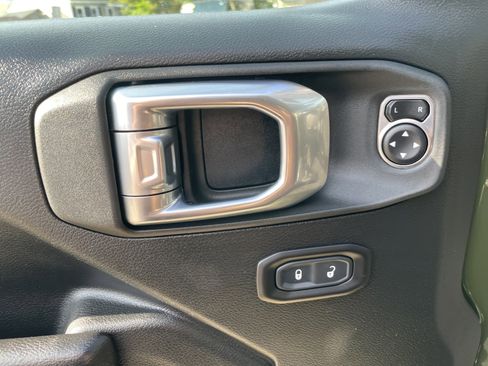 Used 2024 Jeep Wrangler Sport S image 30