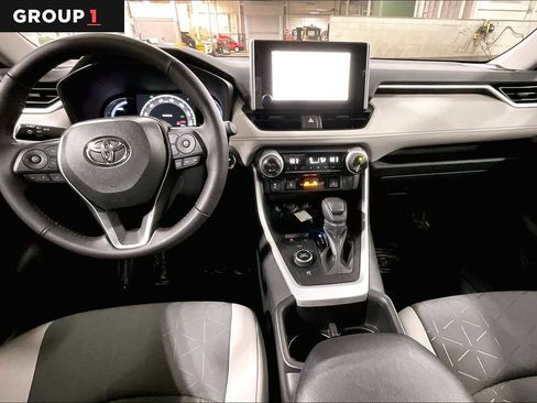 Used 2025 Toyota RAV4 XLE image 15