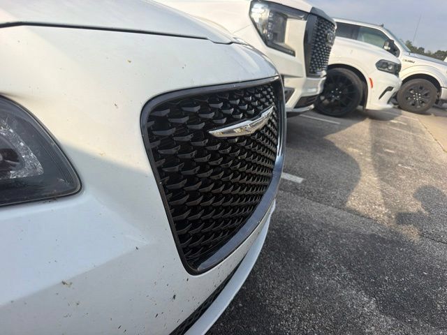 Used 2019 Chrysler 300 S RWD image 10