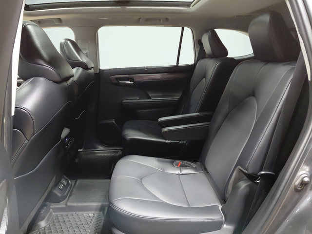 Used 2023 Toyota Highlander Limited AWD/4WD image 19