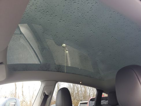 Used 2024 Tesla Model Y Performance image 28