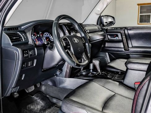 Used 2018 Toyota 4Runner TRD Off-Road Premium AWD/4WD image 3