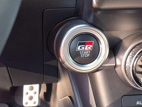 Used 2024 Toyota GR86 Premium image 8