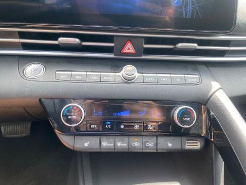 Used 2025 Hyundai Elantra SEL FWD image 22