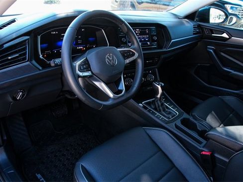 Used 2024 Volkswagen Jetta SE image 9